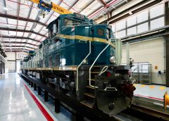 PRESIDENTA CLAUDIA SHEINBAUM ANUNCIA LLEGADA DE LAS PRIMERAS 12 LOCOMOTORAS DEL TREN MAYA DE CARGA; SE INAUGURA EN 2027