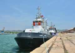 Abanderan remolcador Pemex Zoque en Salina Cruz, Oaxaca